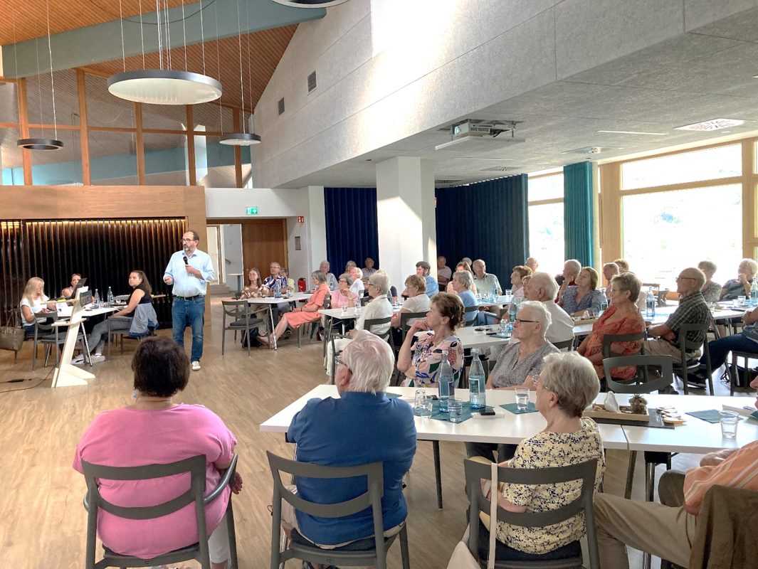 Seniorenbürgerversammlung im Roncalli Zentrum - Bild 1